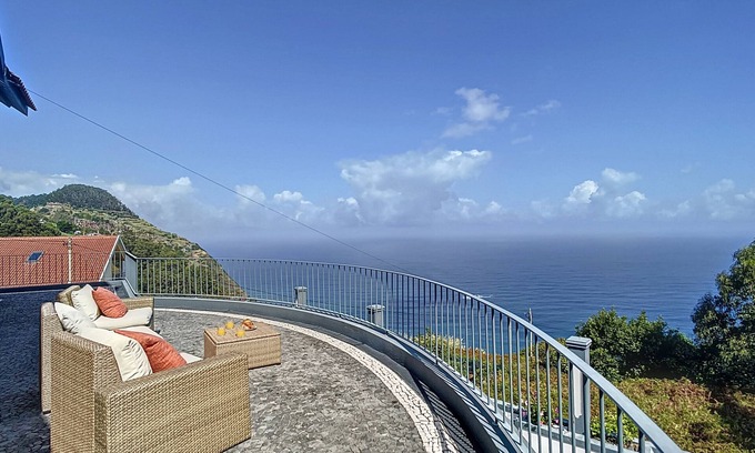 Porto Moniz Chalet De Esquí | Vinhaticos House by Atlantic Holiday