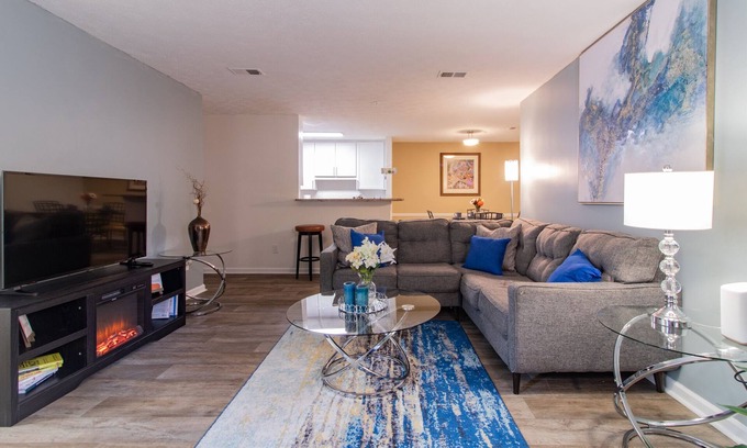 Vinings Apartamento | Vinings Vista: Your Serene VRBO Escape in Georgia