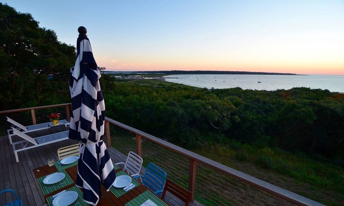 Chilmark Casa | 1920 Vintage Beach House W / Trayectoria y gloriosas vistas del atardecer Agua