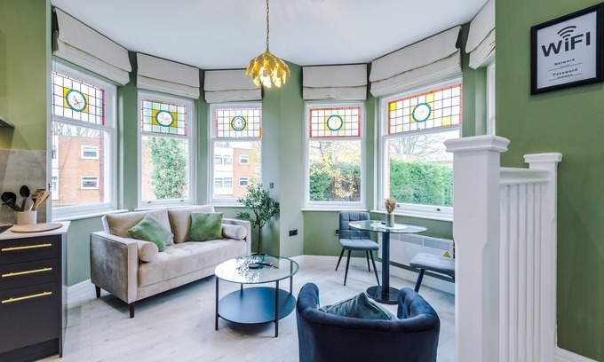 Offerton Apartamento | Vintage 2 bedroom apartment with free parking