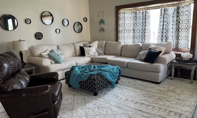 Perrysville Casa | Vintage 2 Bedroom Bungalow in Perrysville