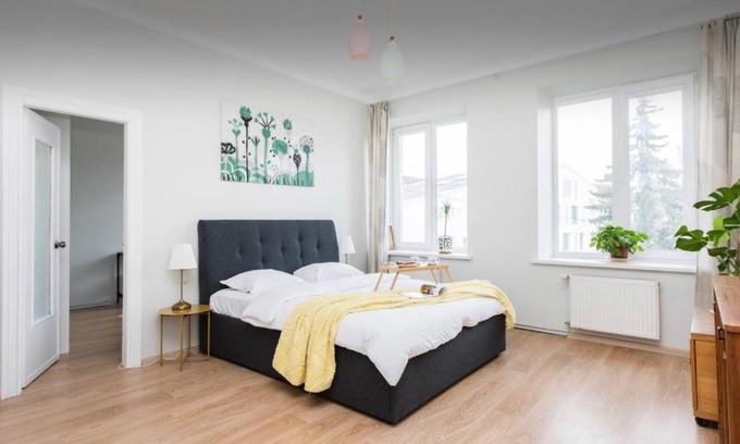 Uzupis Apartamento | Vintage 2BED Condo-Prime Rentals