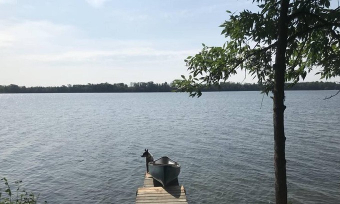 Ameliasburgh Casa | 4 BR 2BA Roblin Lake Waterfront Cottage con canoa