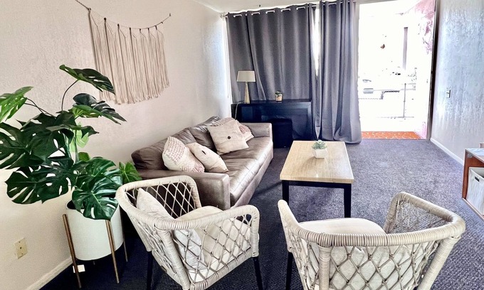 Southwest Village Casa | "Vintage 8" King Bed Walk to Old Town Scottsdale