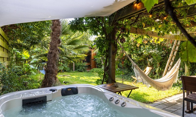 Ghent Casa | Vintage and botanical house with hot tub, sauna and bikes