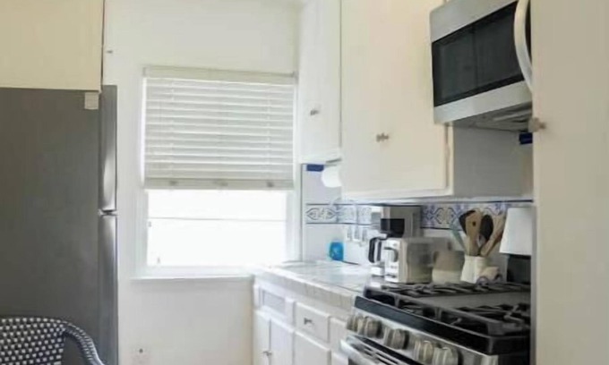 North of Wilshire Apartamento | Vintage and Cozy Studio in Santa Monica - C