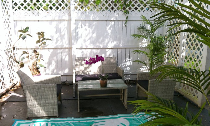 Cocoa Casa | Vintage Beach Hut and Private Courtyard