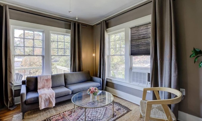 Midtown Apartamento | Vintage Boho Apartment in Great Midtown Location!