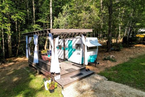 Franklin Casa | Vintage Camper Rental in Franklin for Couples Getaway in the Mountains in North Carolina