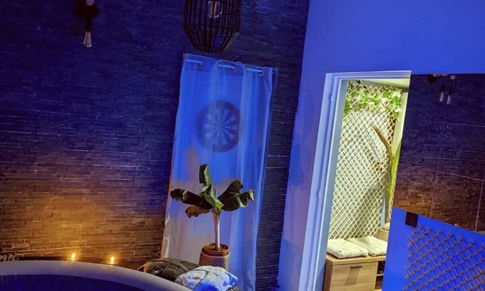 Saint-Pathus Cama Y Desayuno | Vintage caravan, private garden, barbecue, jaccuzi, ideal for couple