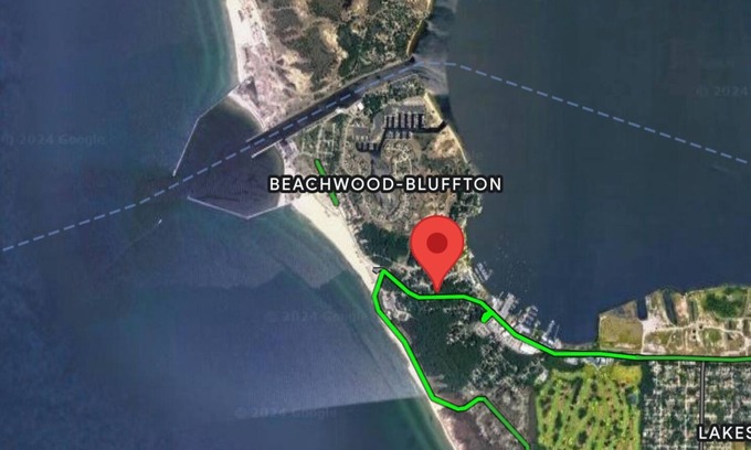 Beachwood-Bluffton Cabaña | Vintage charm, modern comfort! Lakeshore retreat 3 mins to the beach!