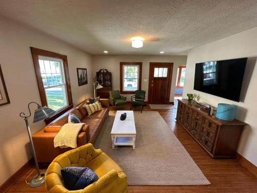 Van Wert Casa | Vintage Charm On Elson Ave
