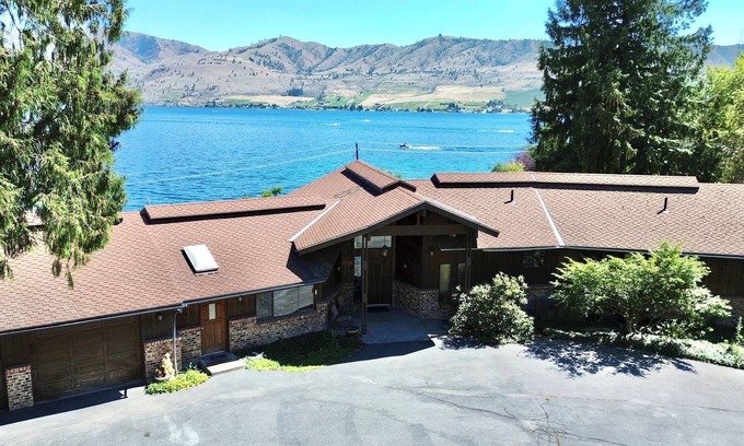 Manson Casa | Amplia propiedad frente al mar, bañera de hidromasaje, conveniente para Chelan y Manson