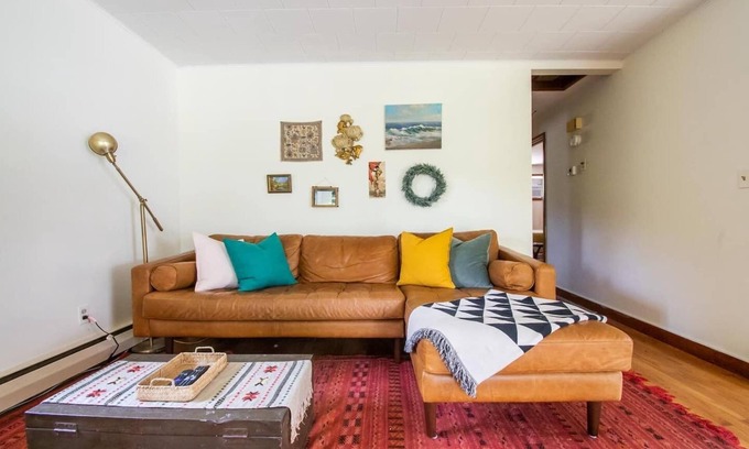 Saugerties South Casa | Vintage charm with modern conveniences on the water in Saugerties, NY!