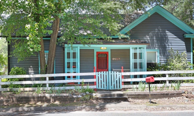 Forest Hills Casa | Vintage Cottage less than 3 mi from Duke Hospital
