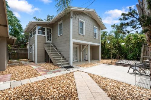 Old Seminole Heights Casa | Vintage Cottage & Modern Touches
