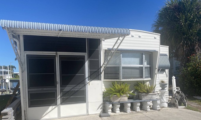 Nettles Island Cabaña | Vintage cozy beach house waterfront on grand canal with dock
