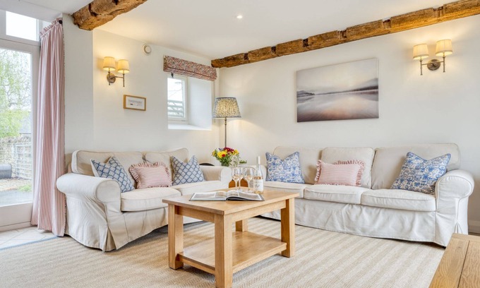 Shellingford Cabaña | Vintage Family Barn Conversion near Faringdon