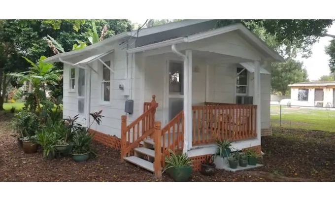 Melbourne Estates Cabaña | Vintage Florida Cottage 1955