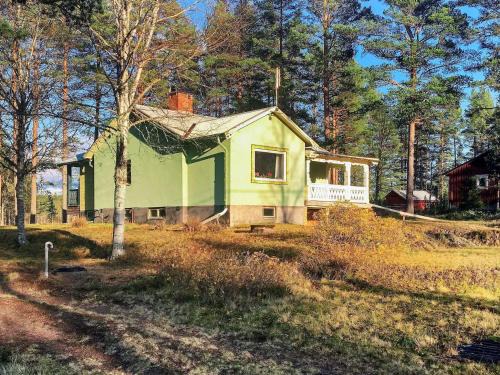 Stoten Casa | Vintage Forest Retreat-By Traum