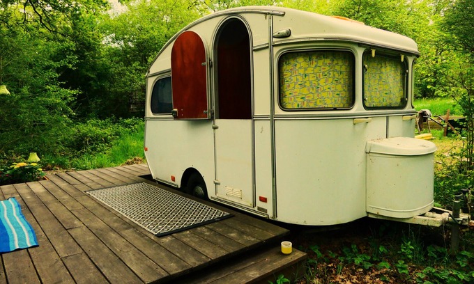 Saint-Leopardin-d'Augy Casa | Vintage Caravan in green and quiet paradise