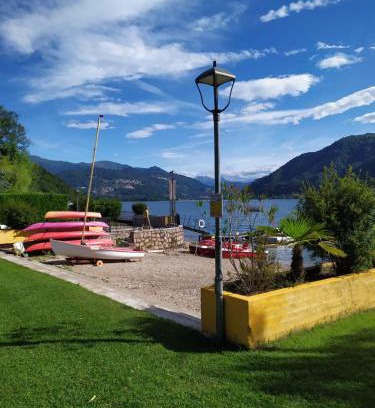 Brusimpiano Apartamento | Vintage Lake Flat 20m from Lake Lugano