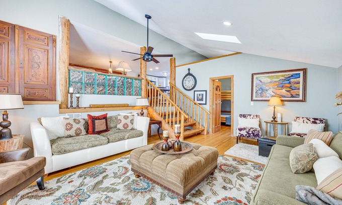 Larkspur Cabaña | Vintage Larkspur Farmhouse w/ Yard & Gas Grill!