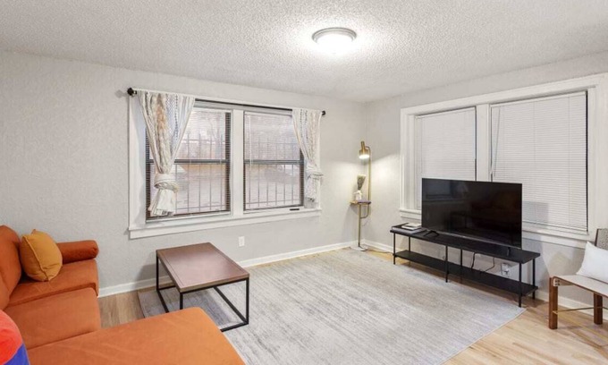 South Hyde Park Apartamento | Vintage MW 1BR with Full Kitchen by Zencity