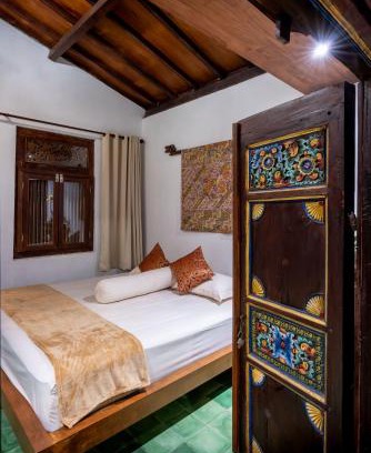 Bogor Tengah Casa | Vintage room 2 in Joglo House By penggemarlawas