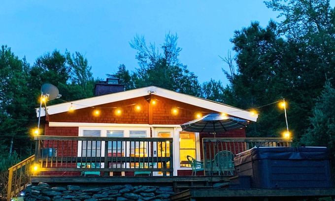 Wilmington Chalet De Esquí | Vintage Ski Cabin w/ Hot Tub. Close to Mt. Snow and Lake Raponda.