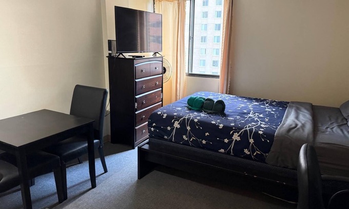 Eau Claire Apartamento | Vintage Studio in Calgary’s Downtown West End