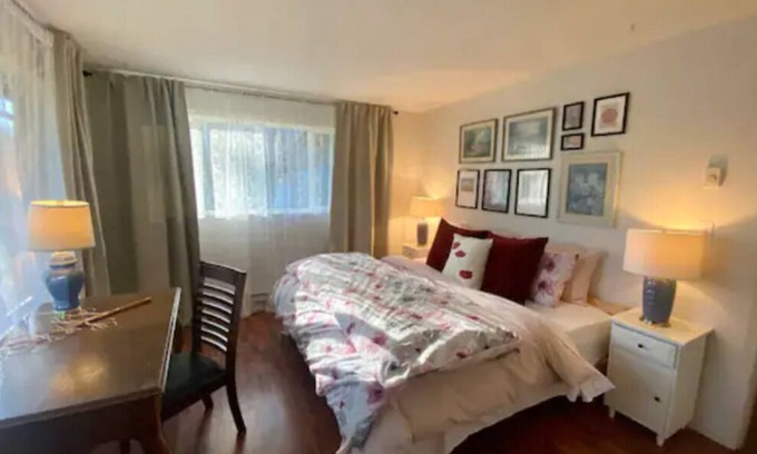 Port Moody Cabaña | Vintage Themed Oceanside Cottage
