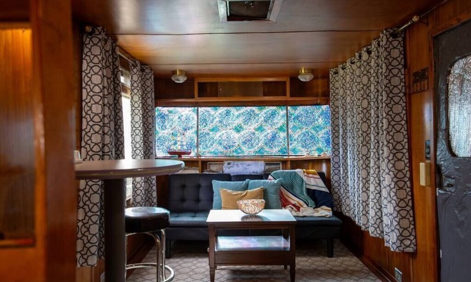 Spenard Casa | Vintage Trailer - Cute Spot for Budget Travelers