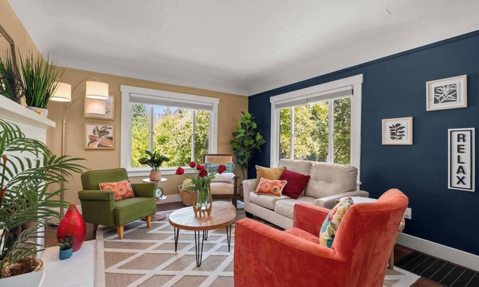 Olympia Casa | Vintage Vibes - 8 Guests 1628sf
