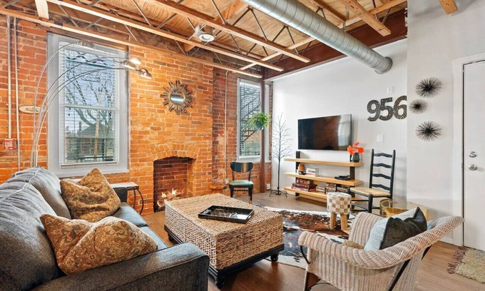 Short North Apartamento | Vintage Vibes: Open & Relaxed in Short North