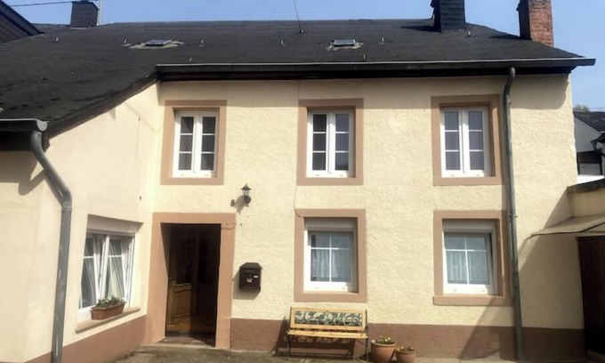 Fell Cabaña | Vintner's cottage beautiful vineyard trails + slate mining tour 9 km to Trier