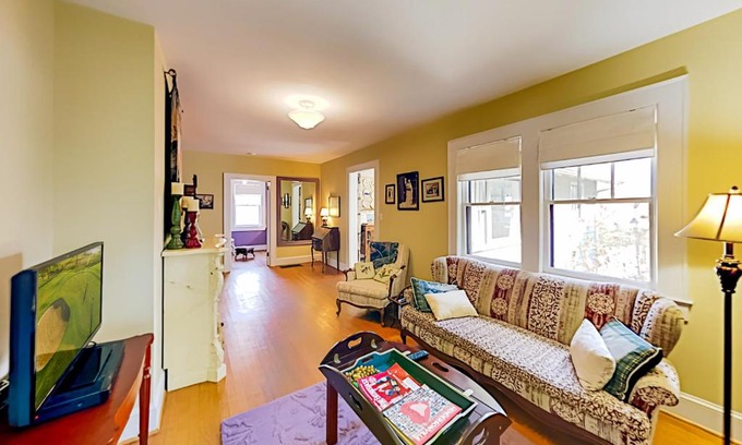 Hendersonville Casa | Vintner's Cottage