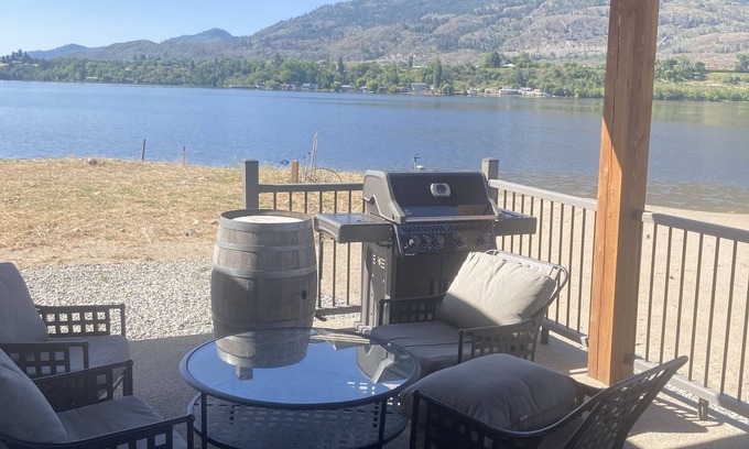 Okanagan-Similkameen Cabaña | Vintners Creek Cottage on Osoyoos Lake