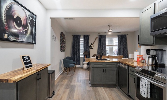 Noblesville Apartamento | Vinyl Retreat, downtown Noblesville