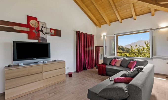 Arcumeggia Apartamento | Viola Apartment, Casalzuigno, Italy