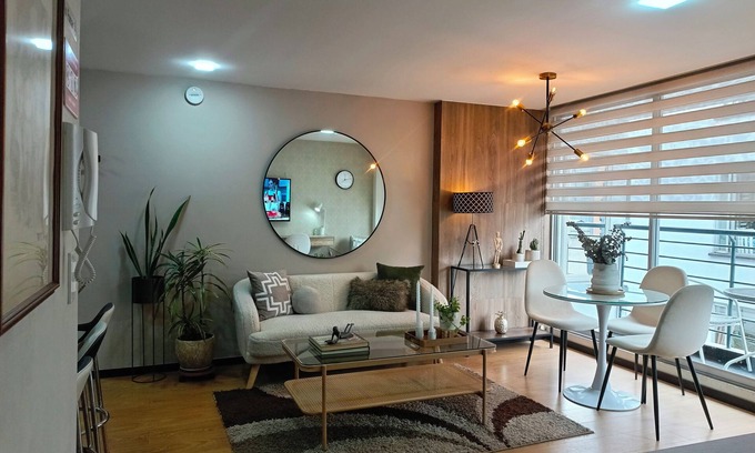 La Mariscal Apartamento | Apartamento VIP(DOS Habitaciones) + Cama Queen + Balcón Piso 7 - Parqueadero