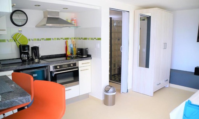 St. Marie Apartamento | VIP Caribbean Views 300 meters to the Coral Estate beach