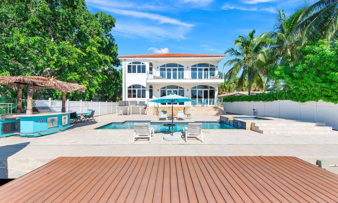 North Bay Village Casa | Luxury 5BR Waterfront Mansion | Heated Pool & Dock | Free Parking & WiFi