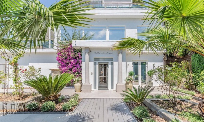 Cap-d'Antibes Villa | Impresionantes 6 Bed Villa con vistas a la playa en el Cap d'Antibes