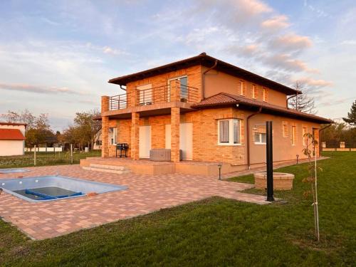 Balatonszarszo Casa | Virág Vendégház Balatonszárszó