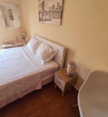 Ermoupoli Apartamento | Virginia's guest room