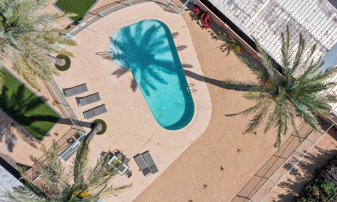 Camelback East Apartamento | Viridian Biltmore Villa with Pool