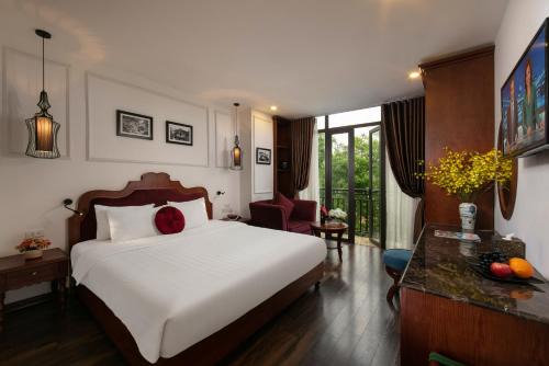 Hang Trong Hotel | Vision Premier Hotel & Spa