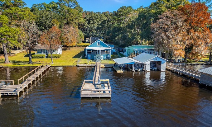 Quincy Casa | Visit Beautiful Dockside! The perfect getaway for relaxation and adventure,