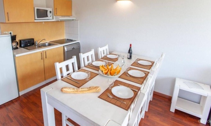 Cassen Casa | Visit Southern France! Private Full Kitchen, Pet Friendly, Free Onsite Parking
